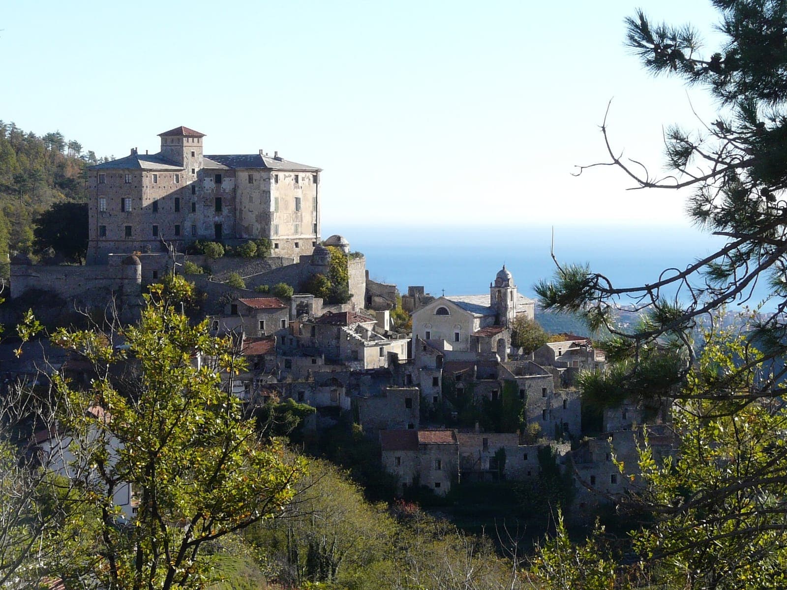 Balestrino — borgo alto abbandonato (ghost old-town)