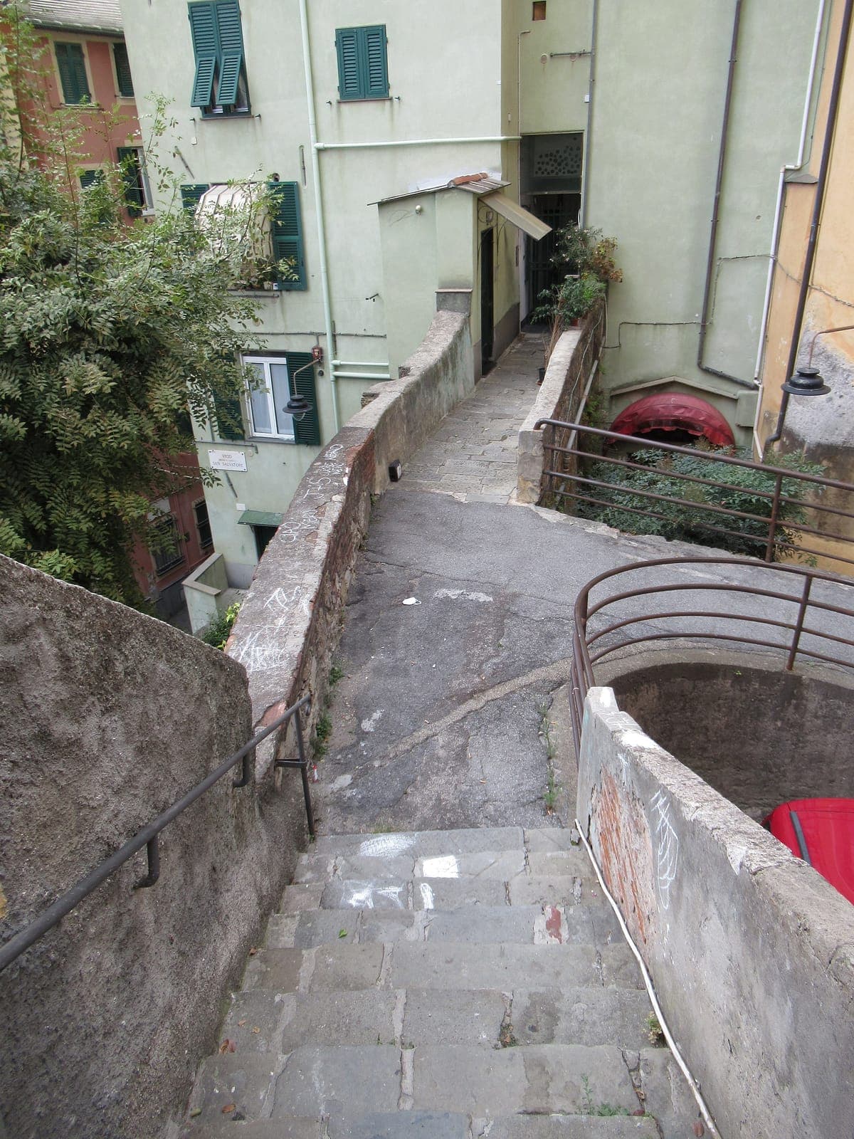 Genoa caruggi — faded-grandeur alleys & palazzi