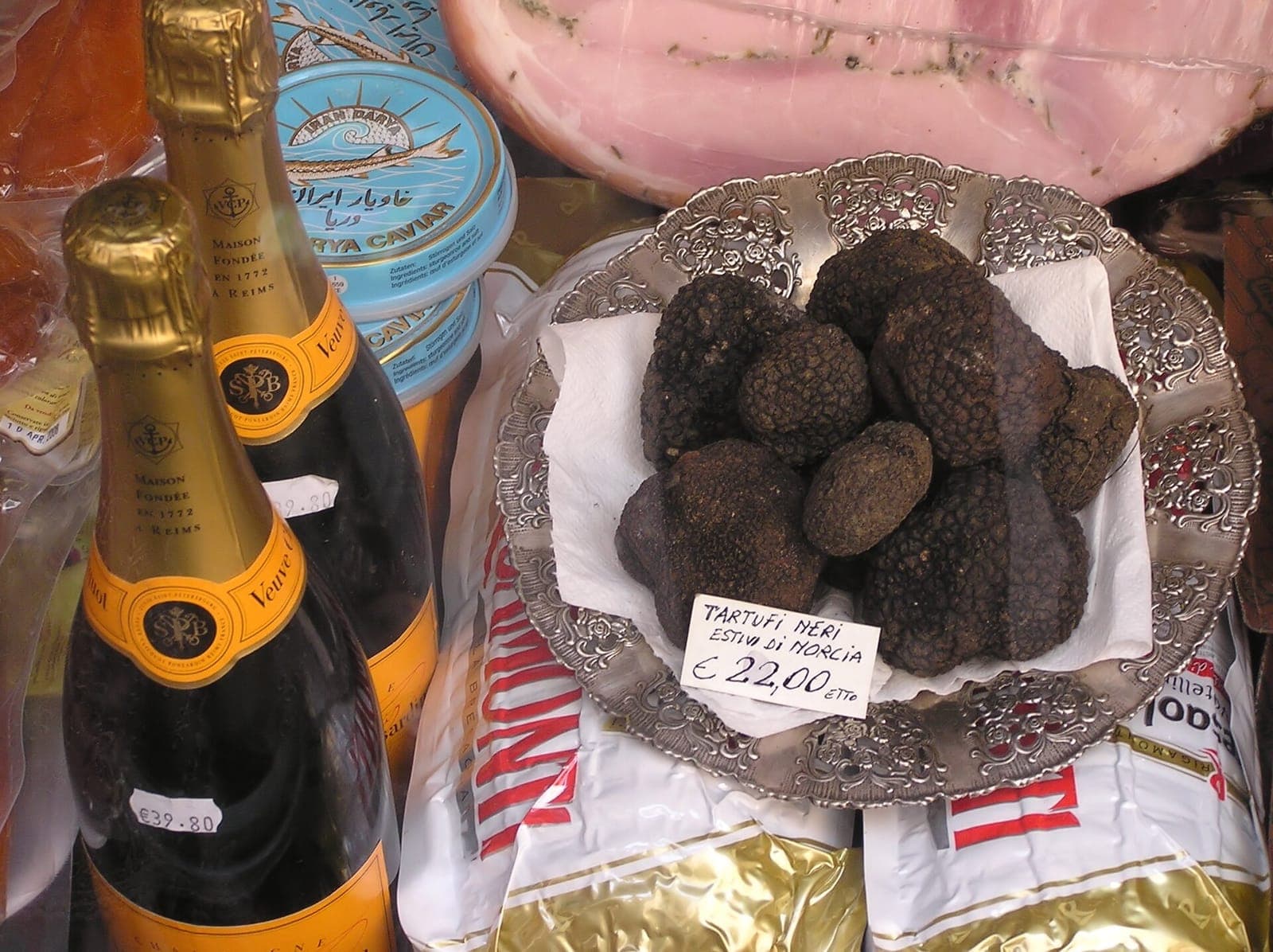 Langhe Experience — truffle hunt + candlelit dinner in the woods
